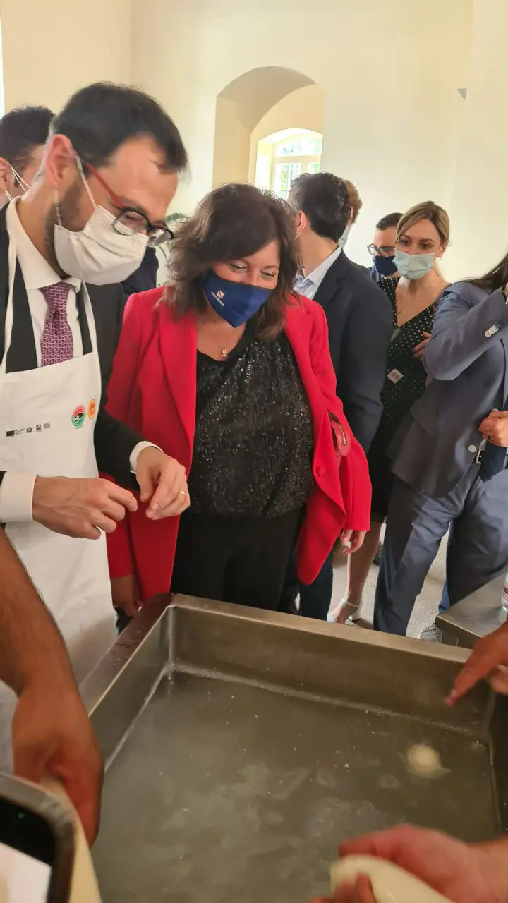 Mozzarella contraffatta, scatta il giro di vite del Ministro sui controlli