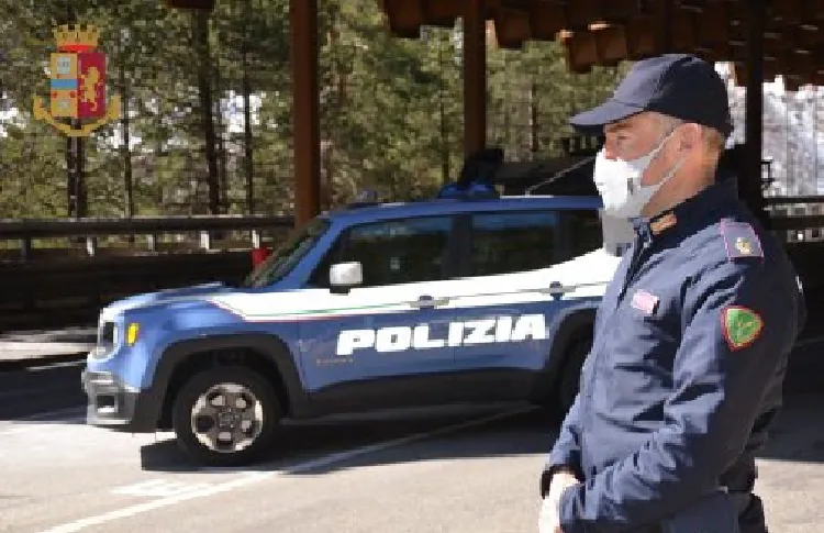 Fa prostituire ragazzini per pochi euro mentre genitori lavorano, spedito in cella