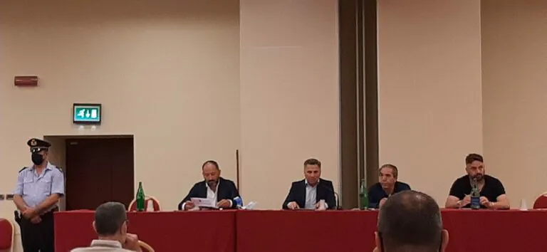 Assemblea pubblica della Provincia: presiede Carrillo