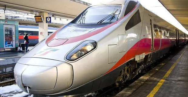 Insegnante muore sul treno per tornare al Nord: era venuta dal padre