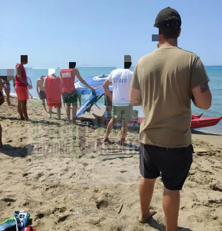 Tragedia in mare, muore annegato durante bagno. FOTO