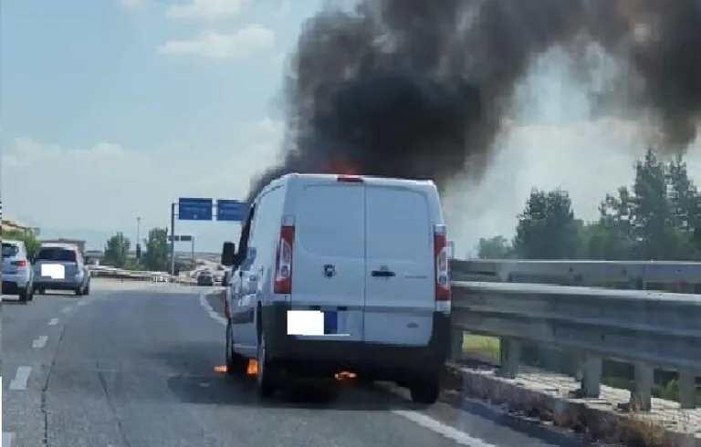 Vasto incendio sull’Autostrada: fumo e disagi al traffico