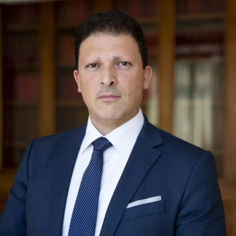 Deputato lascia i 5Stelle e il Governo Draghi e va con la Meloni