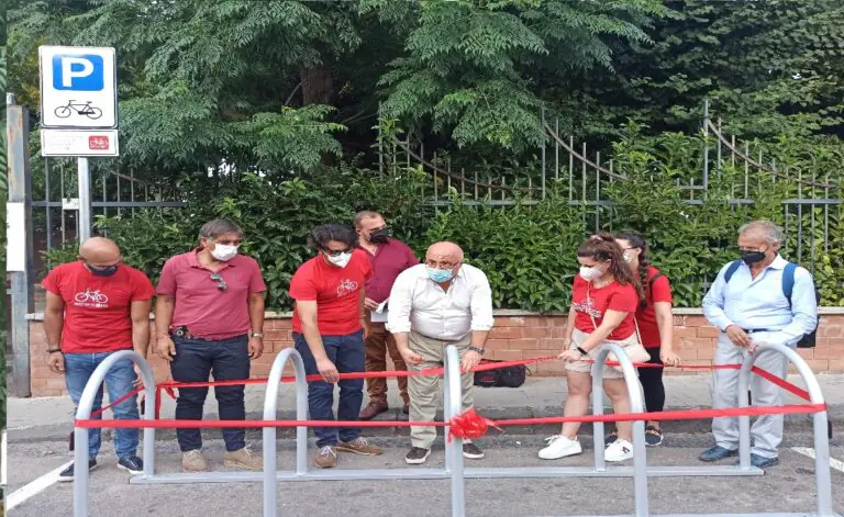 Presentato il cicloparcheggio: 10 bici in sosta