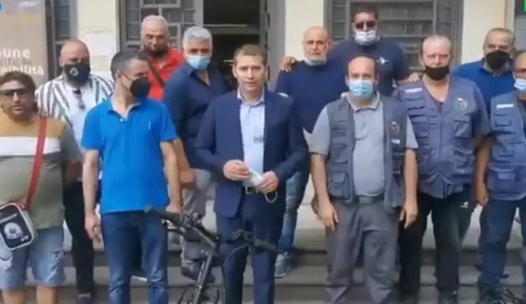 Ferrara con Sgambato presenta le nuove bici e monopattini elettrici per i giovani