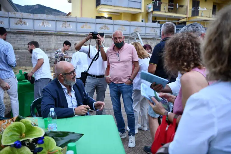 Successo per la ‘Protezione Catodica’: il libro di Novelli Genuino convince e affascina