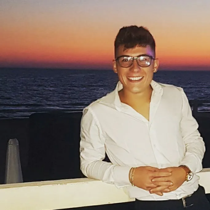 FOTO. Schianto sull’Appia, Pasquale muore a 22 anni: “Il tuo sorriso sempre con noi”