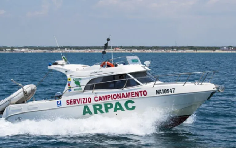 Disastro ambientale, sequestrato il collettore fognario: feci in mare