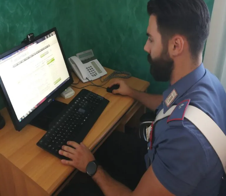 Paga per pannelli pubblicizzati su fb, ma lei sparisce coi soldi: rintracciata