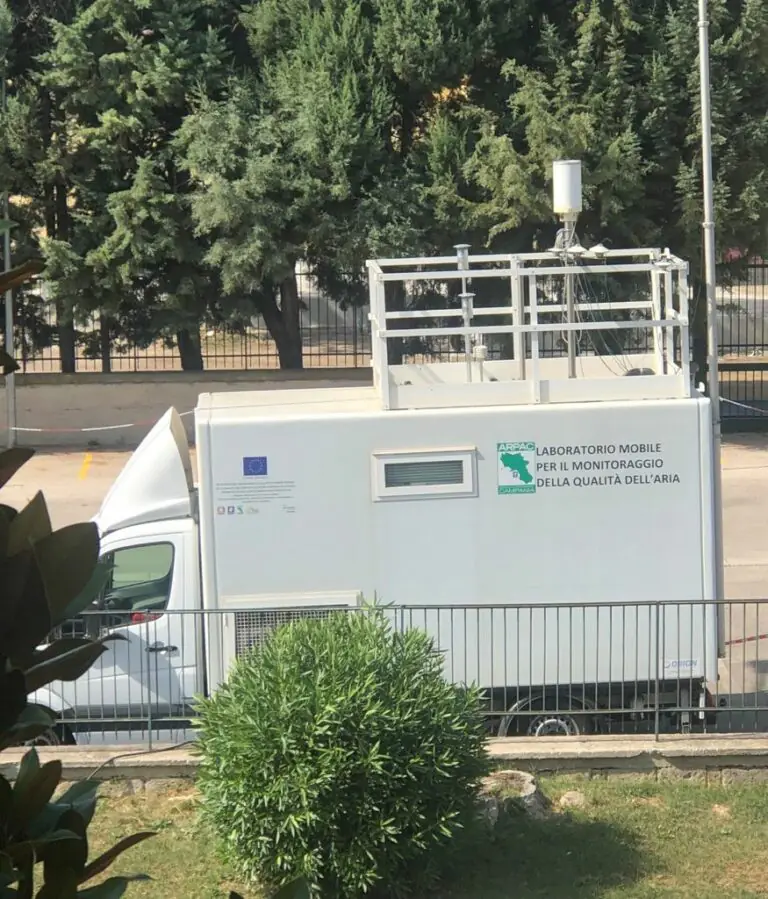 Disastro caffè, Comune ad Arpac: “Spostate centralina vicina al rogo e poi valutiamo dati”