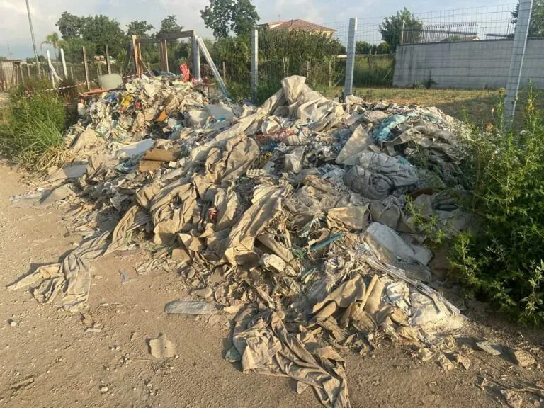 Scoperta discarica abusiva in strada, Giuseppe Golino: “Marcianise non deve morire”