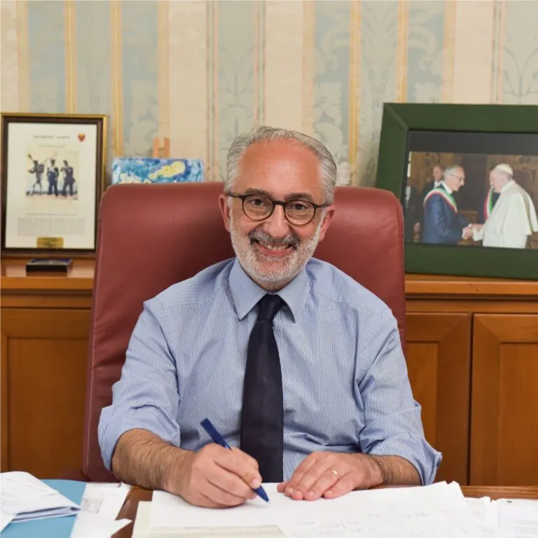 Scuola media “Ruggiero”: aggiudicati i lavori per l’abbattimento e la ricostruzione della struttura