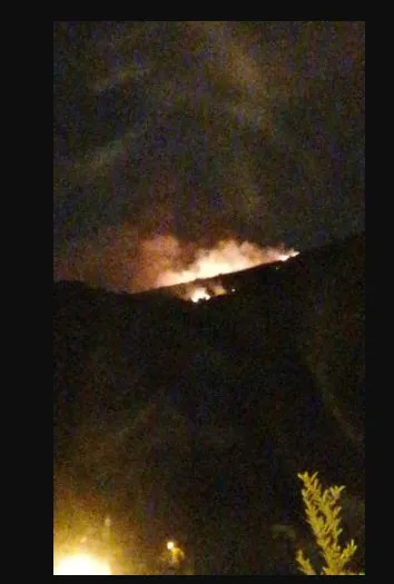 Prova a spegnere rogo nel suo terreno, grave agricoltore