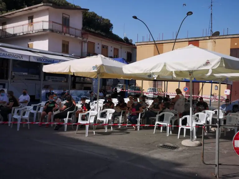 Centinaia di vaccinati in piazza: Guida conquista tutta la valle di Suessola