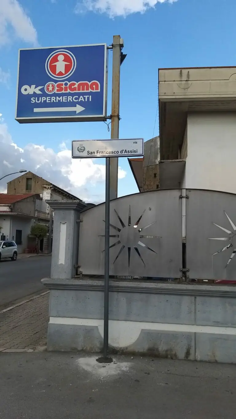 Ripristinata l’insegna di via San Francesco: esultano Lettieri e De Rosa