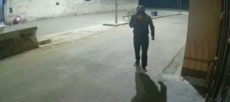 Officina svaligiata nella notte, rubate pure auto dei clienti
