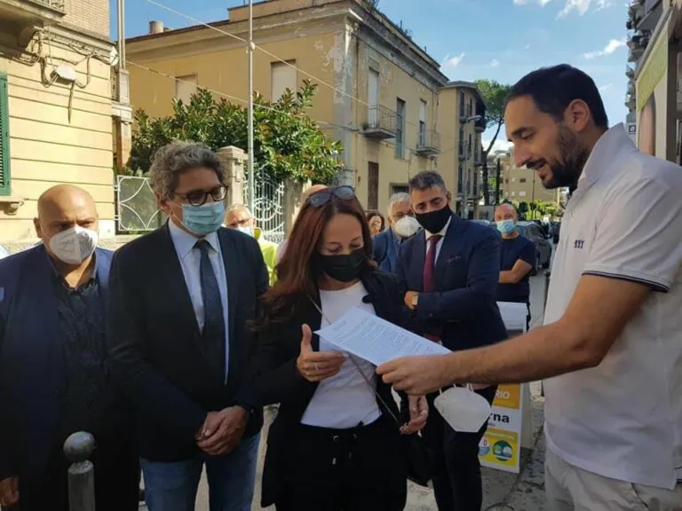 La vicepresidente del Senato Taverna in tour tra Melorio e Anfiteatro
