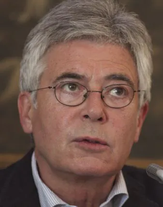 L’ex ministro Martelli arriva a Caserta