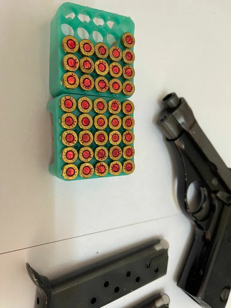 IL NOME E I DETTAGLI. Insospettabile arrestato per pistola illegale: le indagini