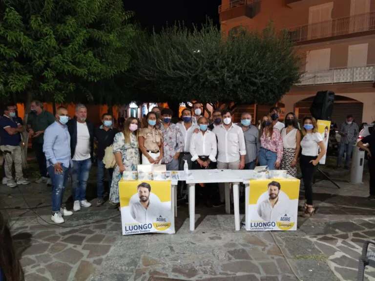 Agire fa il pienone in piazza per la presentazione dei candidati