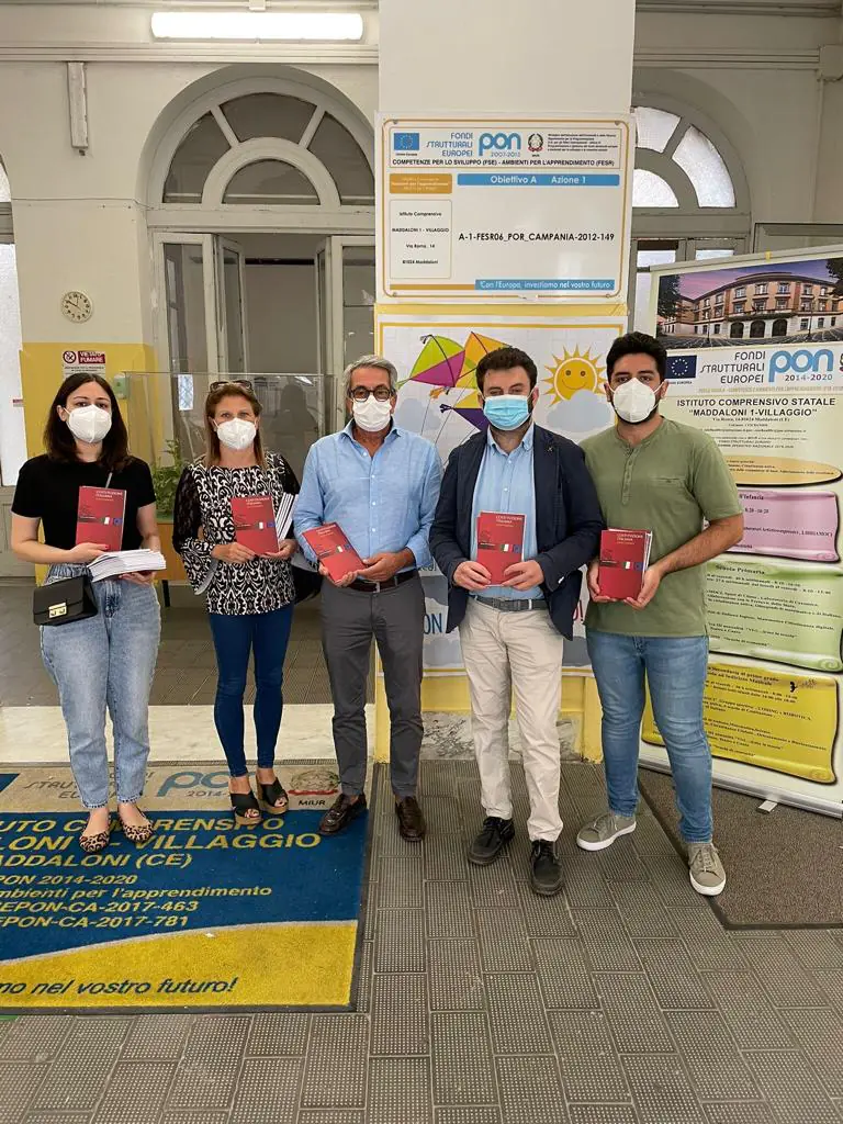 Il Movimento Civico “Cambiamo Insieme” dona la Costituzione agli studenti