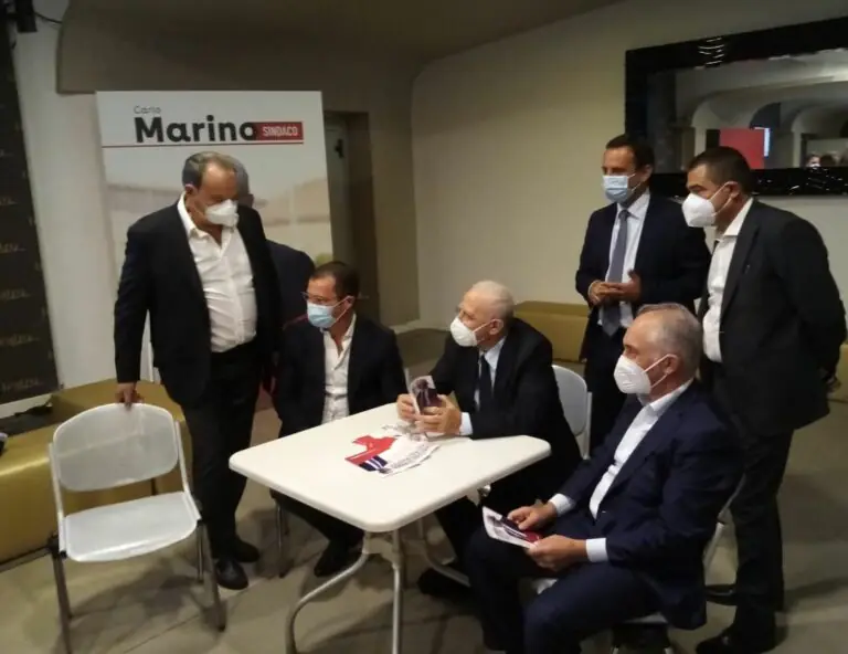 De Luca a Caserta per Marino: “Sarebbe un delitto interrompere il lavoro che è in corso”