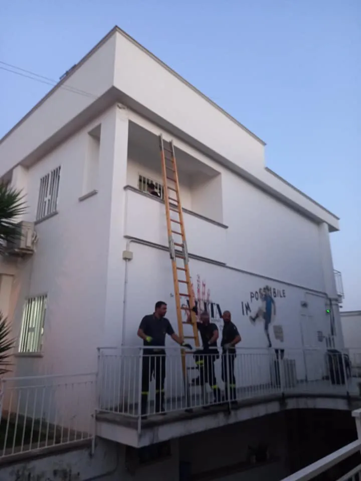 Otto colpi contro casa Don Diana, sindaco sul posto. Le indagini
