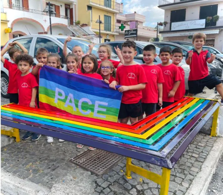 ‘Panchina della pace’: messaggio di unità dai bimbi della frazione Messercola
