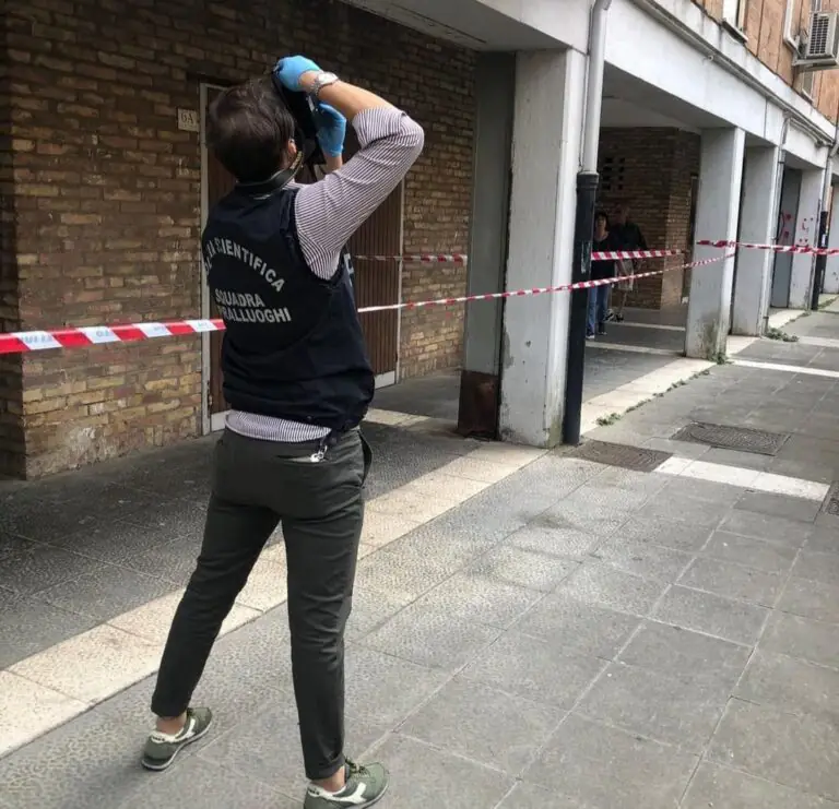 Trovato impiccato, identificata la vittima: una terribile notizia all’origine del gesto. FOTO