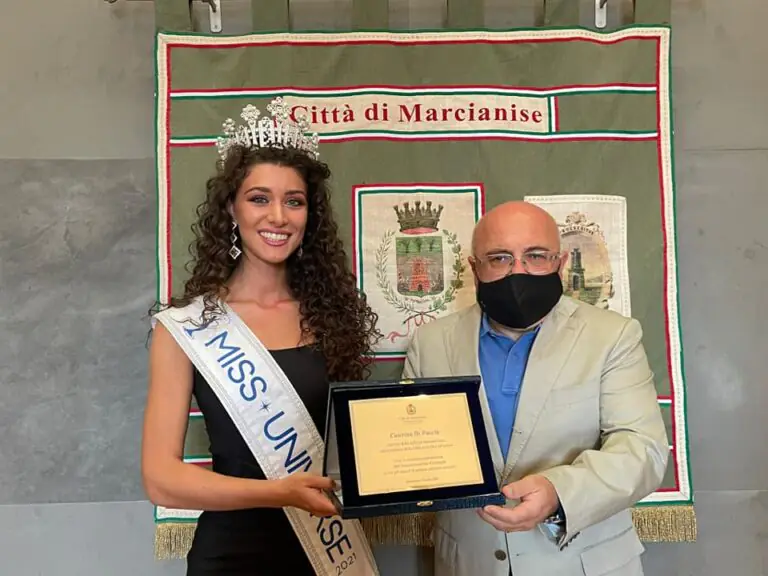 Miss Universo Italia torna a Marcianise: Velardi la accoglie con una targa