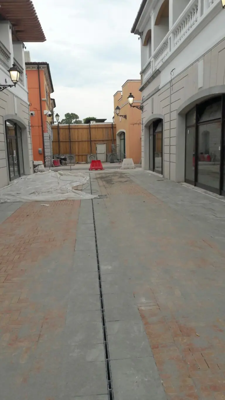 La Reggia Outlet inaugura la nuova ala con 30 negozi: ecco i marchi più prestigiosi