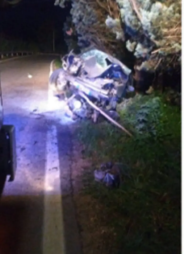 Si schianta contro albero, drammatico incidente per 19enne