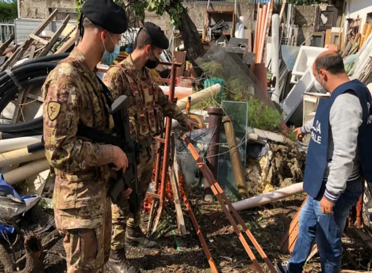 Terra dei Fuochi, blitz in decine di città: sequestri e denunce. Foto