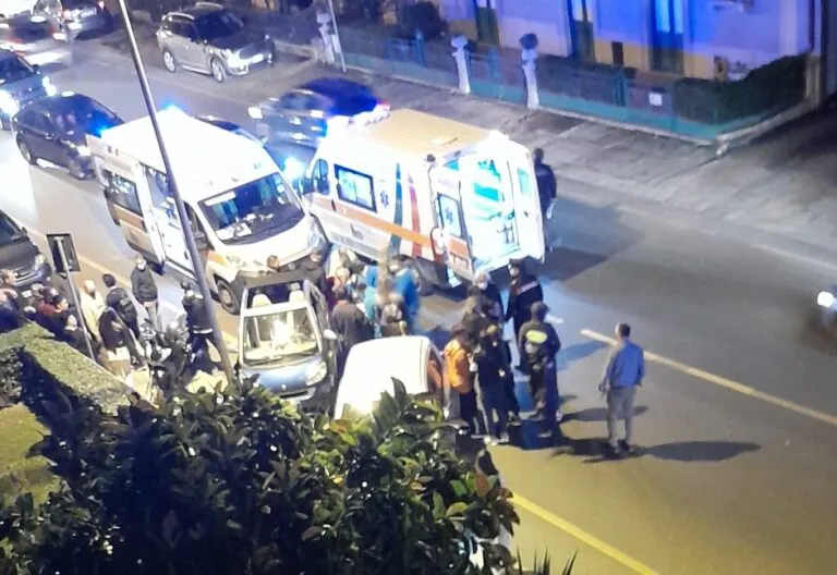 Schianto tra tre auto sulla Statale: feriti e perdita di gas