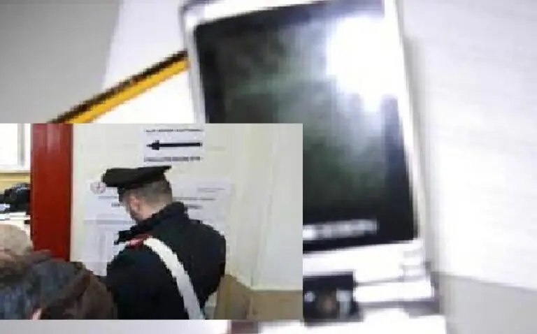 Sorpreso a scattare foto al voto, carabinieri al seggio: denuncia e cellulare sequestrato