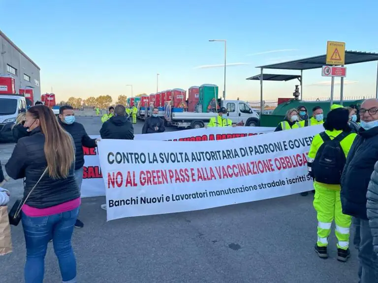 Obbligo Green Pass, protesta nel Casertano: operai bloccano azienda. LE FOTO