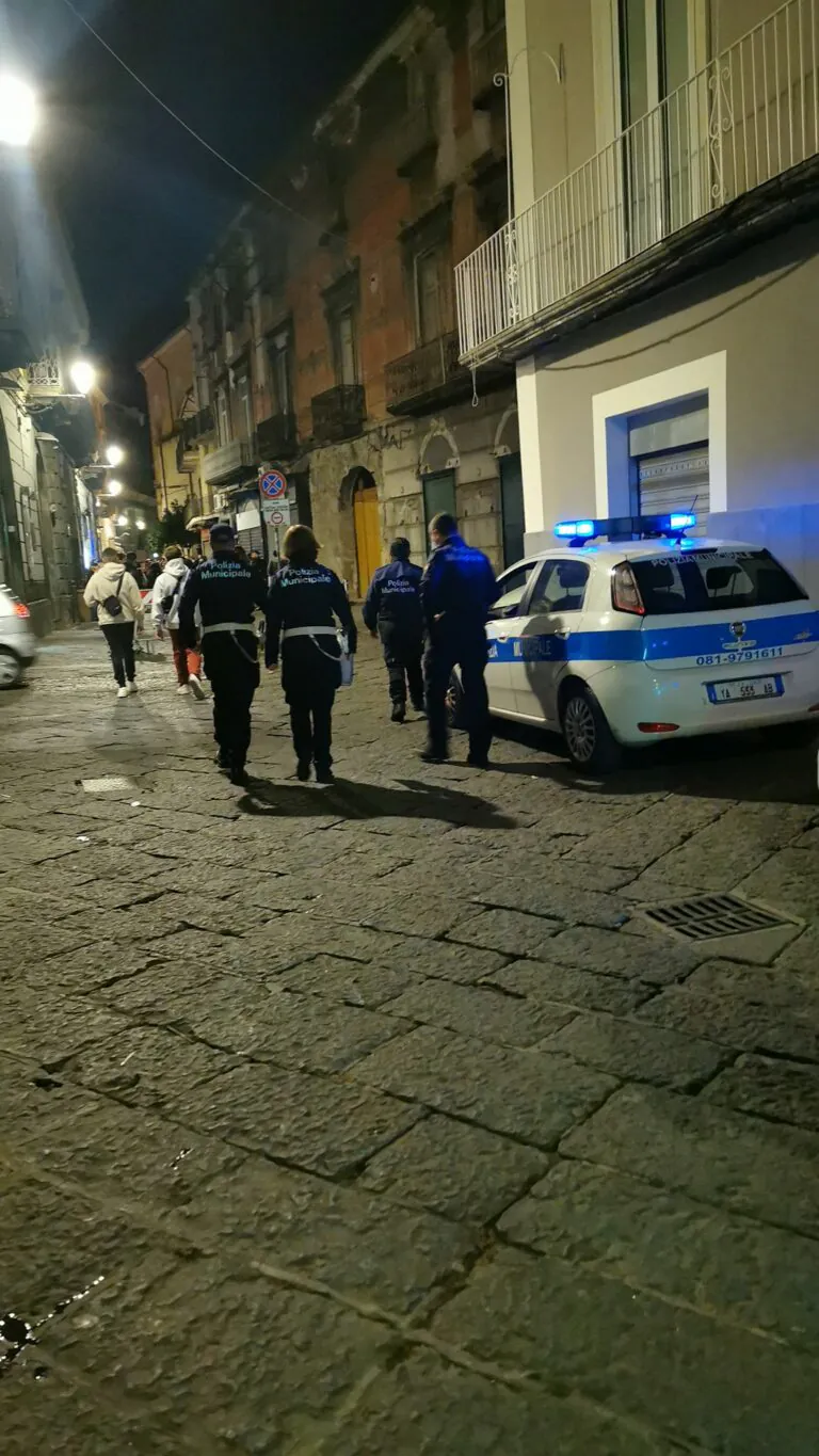 Movida fuori controllo, cittadini esasperati e raffica di multe