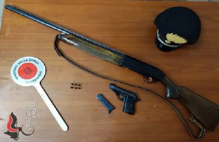 Nonnino gira con pistola nei pantaloni e fucile nel portabagagli e viene arrestato