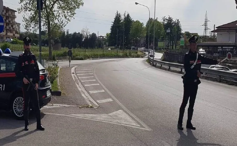 Disoccupato sorpreso a spacciare fuori al bar e arrestato