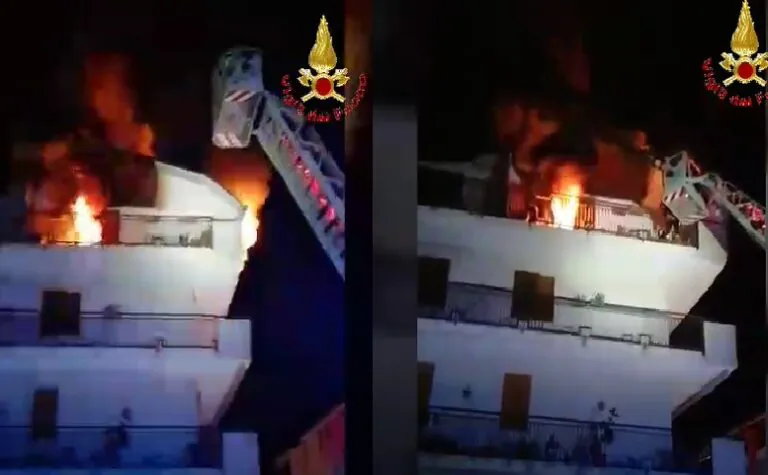 Casa divorata dalle fiamme, donna si rifugia sul balcone. IL VIDEO DEL SALVATAGGIO