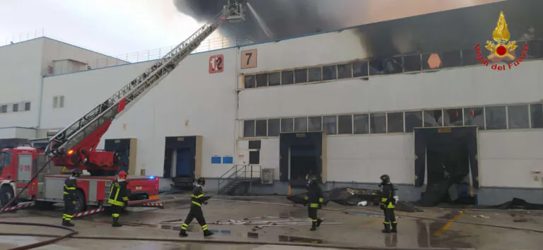 Rogo nella zona Asi, dossier al Ministro: allarme racket e inquinamento