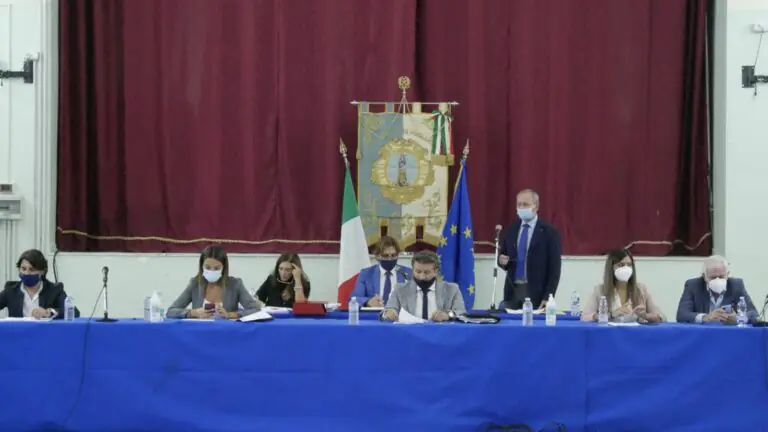 Due centri per togliere i ragazzi da telefonini e strada, giunta dà il via libera