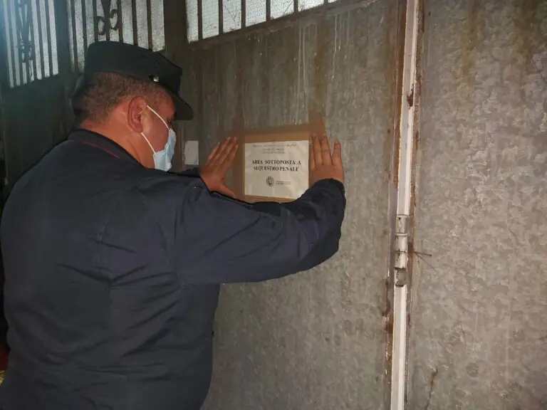 Militari in azione, sequestrato frantoio. Foto