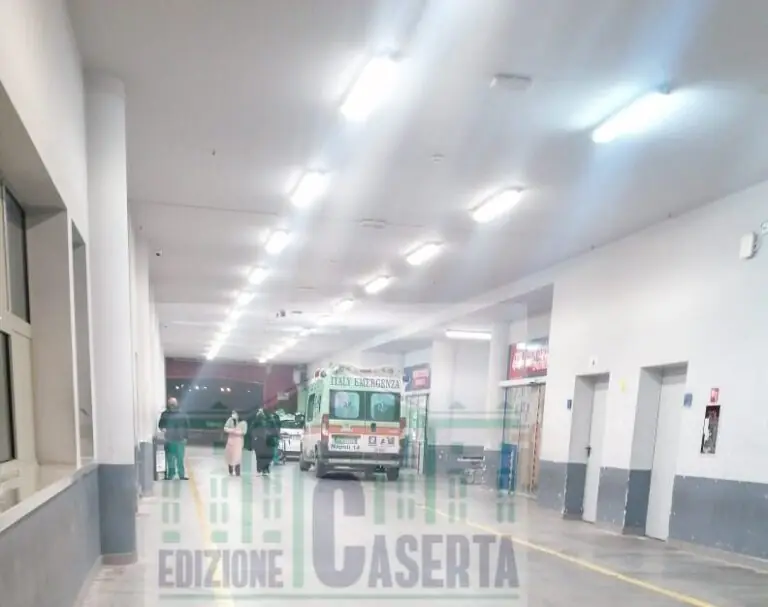 Schianto in Mini, le condizioni dei 4: la più grave è una 20enne