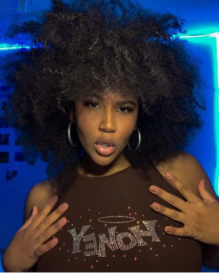 Nasce il fanclub ufficiale di Aisha, la giovane cantante di “Amici” conquista il pubblico