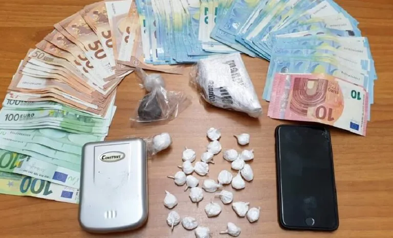 Prima l’incontro, poi la consegna in bici: 2 indagati per lo spaccio-smart