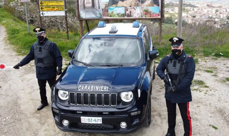 Auto rubata nel piazzale della stazione, intercettato dai carabinieri