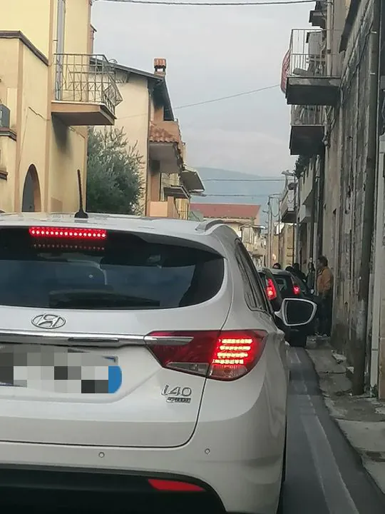 Carambola contro abitazione nella frazione: c’è una ferita