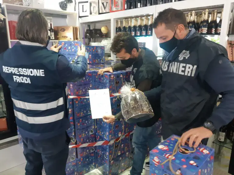 Cenone, blitz nei supermercati di 4 città: sequestrati cesti natalizi e dolci