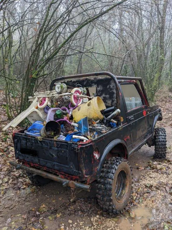 Blitz dei militari, sequestrato pickup